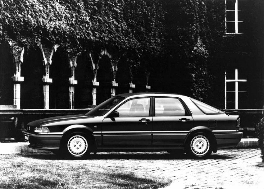  Mitsubishi Galant Hatchback 1989 года  (фото 4 из 4)